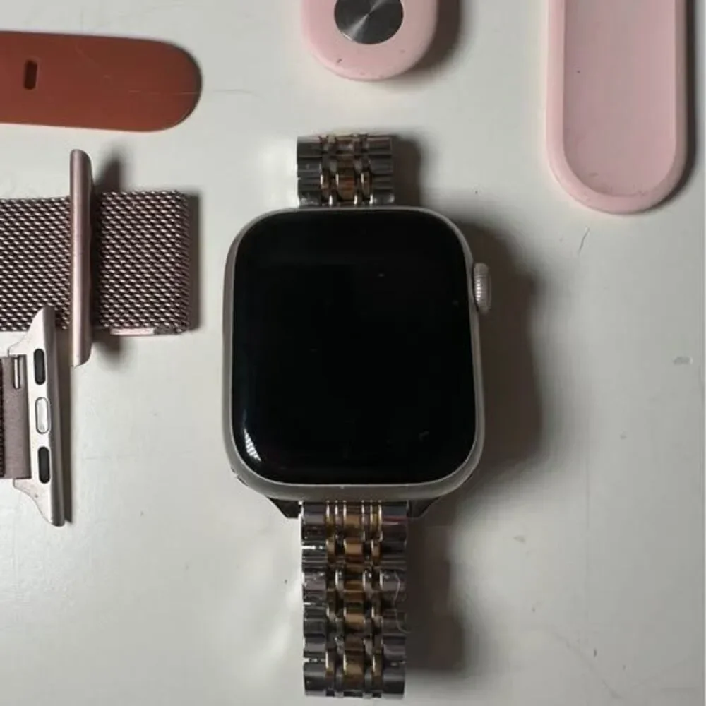 Apple Watch Series 7 (GPS) + free charger and 2 free watch bands